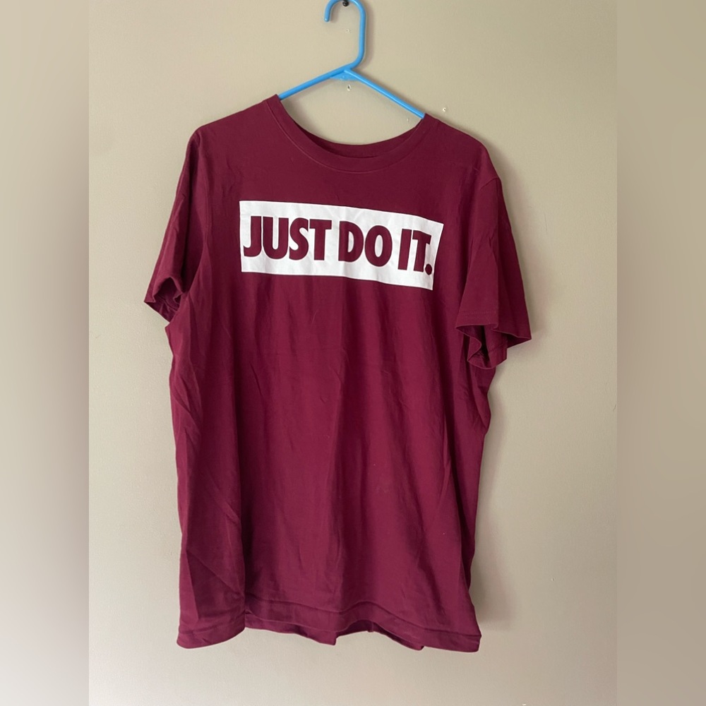 Nike short sleeved tee shirt , Maroon, size large
